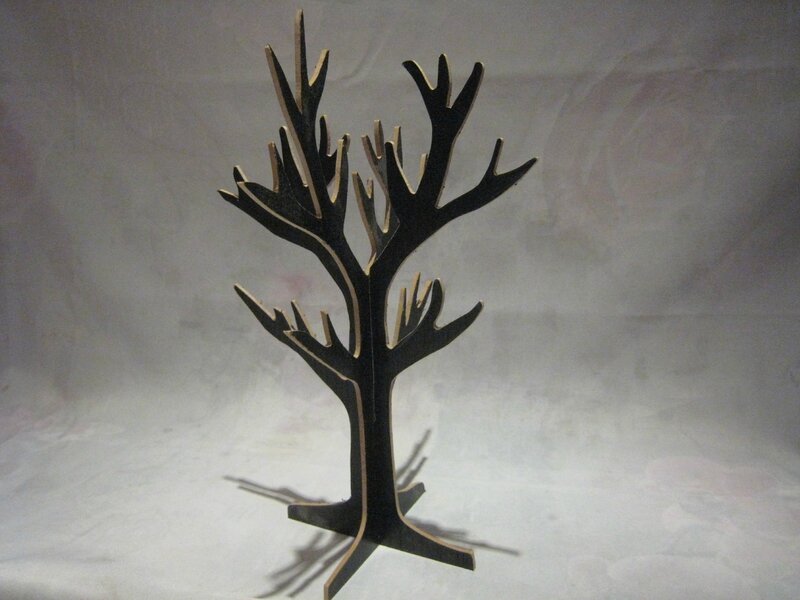 Un arbre porte bijoux pour Lya