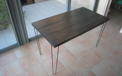 Un bureau avec des pieds en épingle pour Chloé