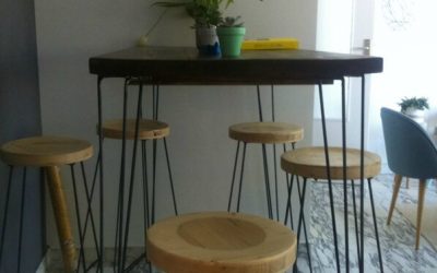 Une table haute et des tabourets hauts pour Chloé et Romain