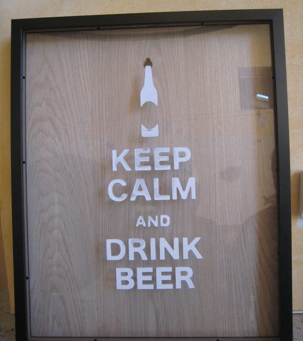 Un cadre pour collectionner les capsules de bière