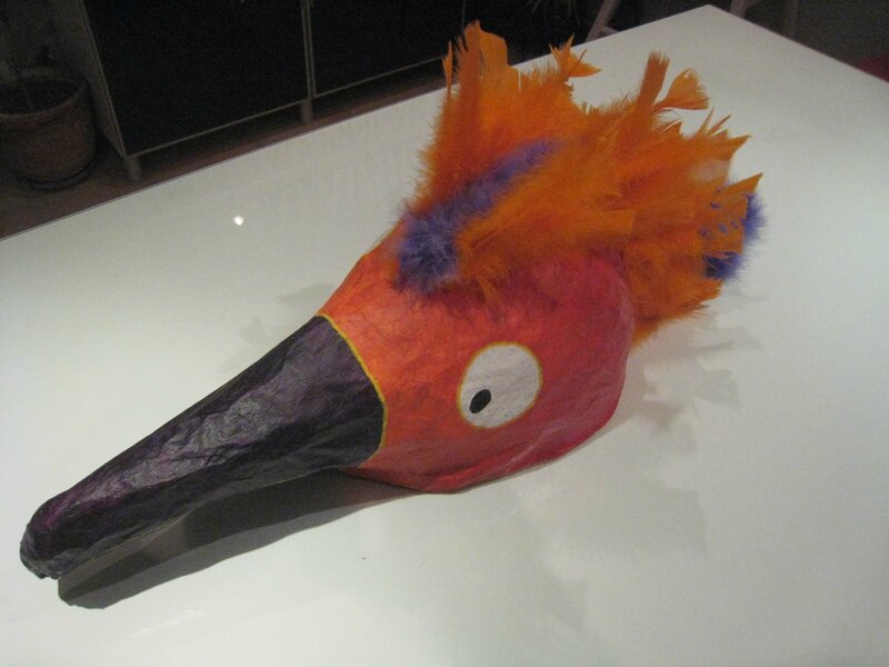 Un masque oiseau pour une fête costumée.