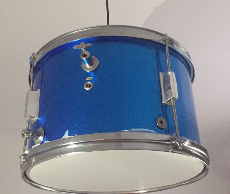 Une lampe avec une batterie pour Frederi et Maïlys