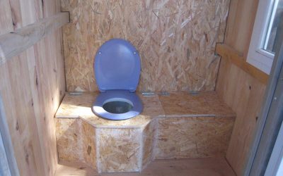 Des toilettes sèches au fond du jardin