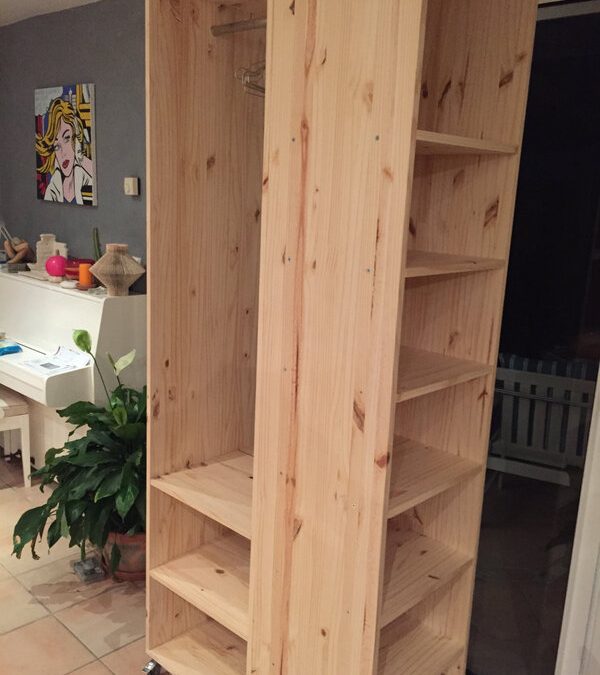 Un meuble de rangement sur roulettes pour Chloé