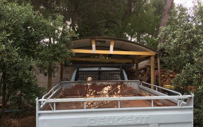 Un abri pour la bétaillère (la 504 benne)