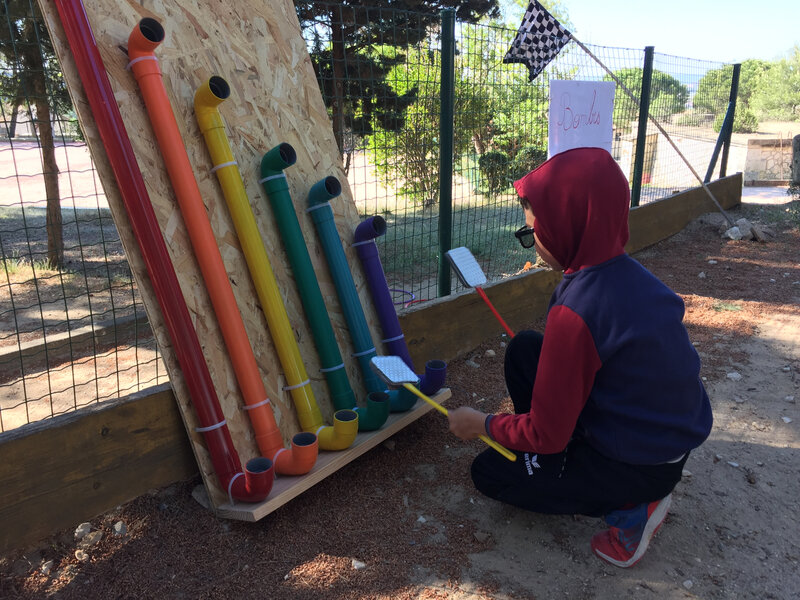 Un tongophone ou xylophone à tubes