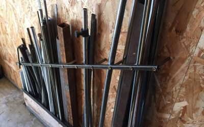 Un rangement pour les chutes de profilés métalliques et les toles.