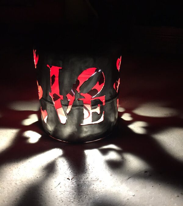 Une (nouvelle) lampe LOVE avec une bouteille de gaz, pour l&rsquo;extérieur