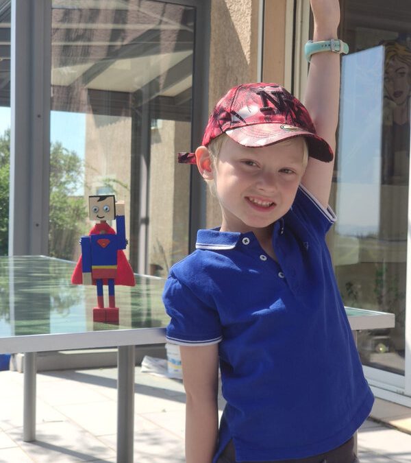 Un superman en bois avec Benjamin et pour Superbenjamin