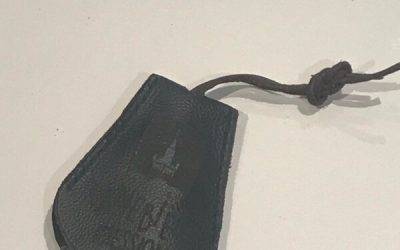 Des portes-clés en cuir au logo de la fanfare pour les musiciens