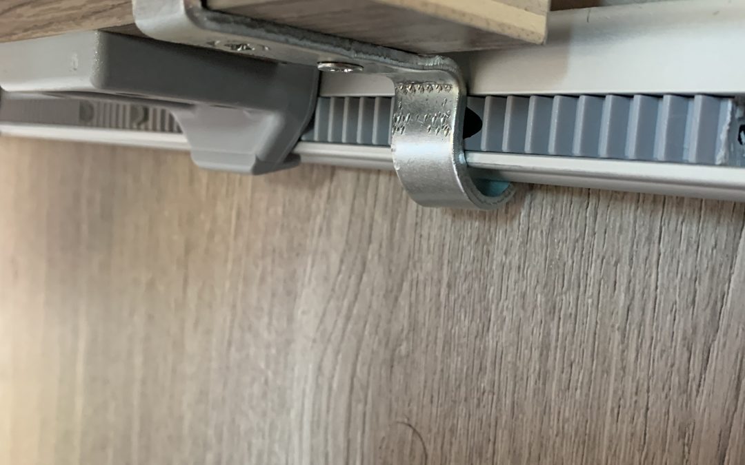 la sécurisation de la table du camping car