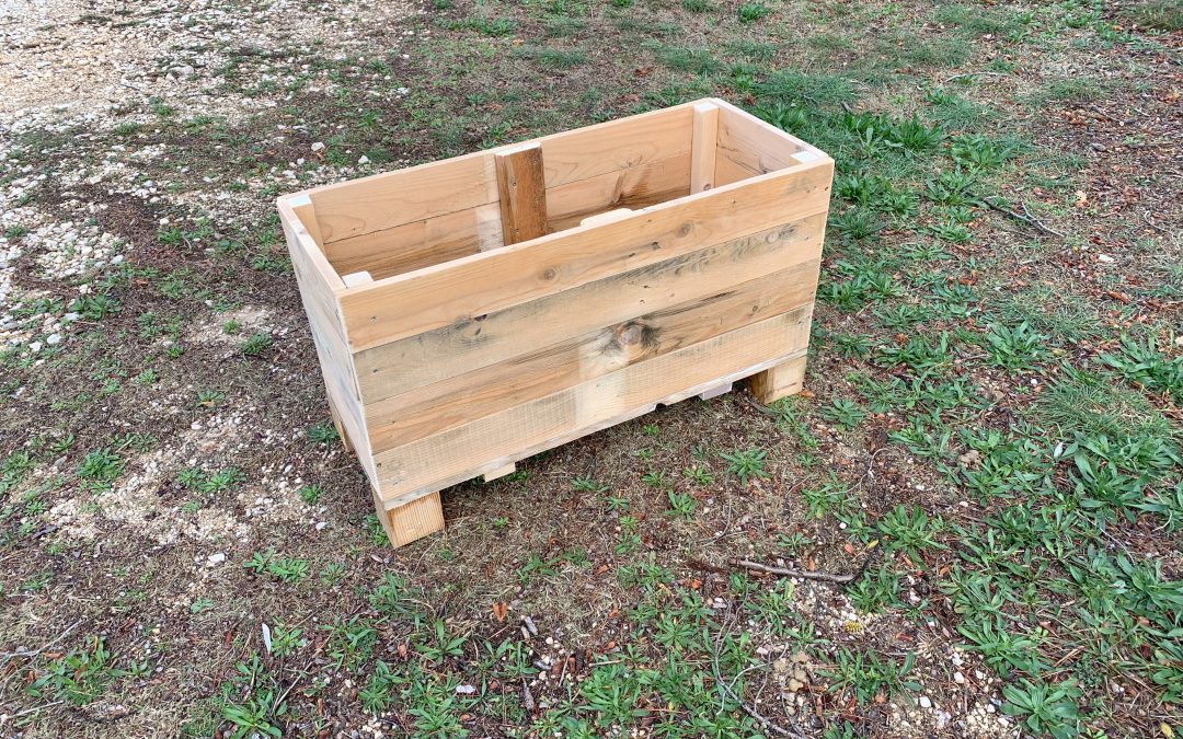Une jardiniere en bois de palettes pour Brigitte