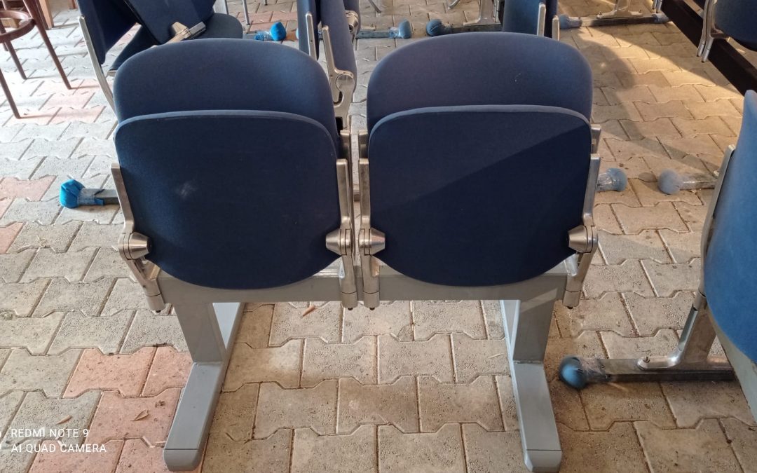 La structure support de chaises de théatre pour Alain